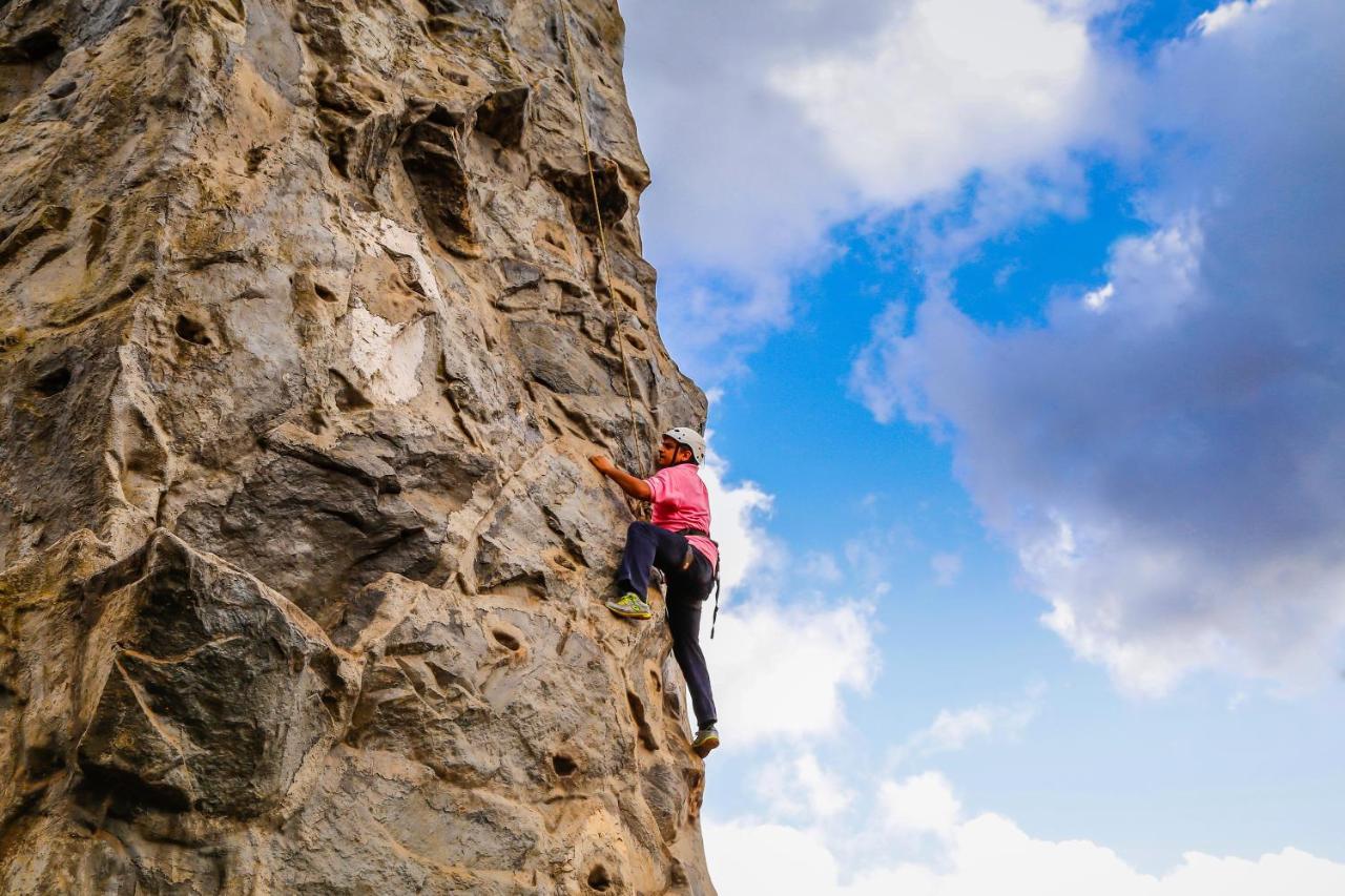 Aamby Valley City Lonavala Exterior photo Rock climbing in the Sierra de Guadarrama